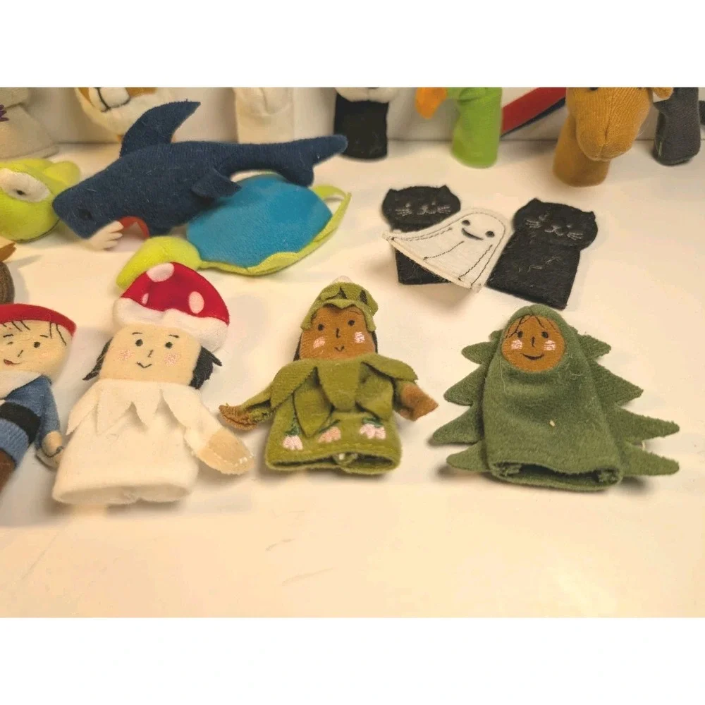 19 Little Finger Puppets Vintage 2.5